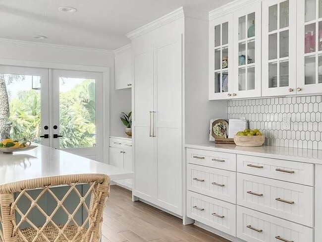 Building Photo - 1701 Sunset Dr