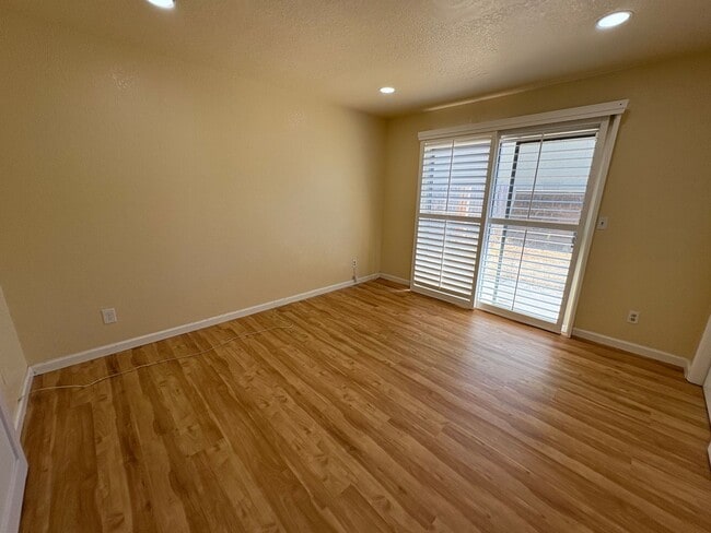 Building Photo - Comfortable place to call home
