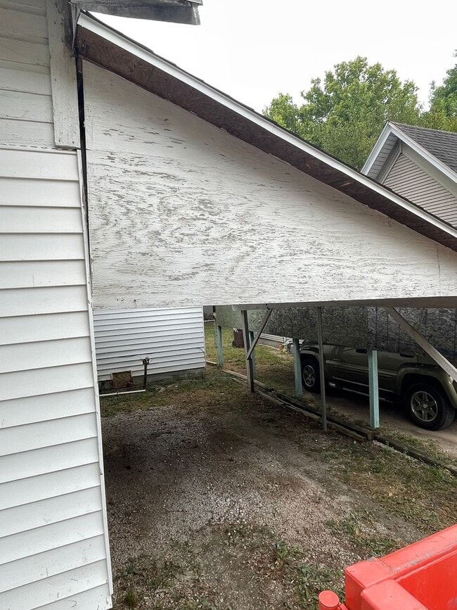 Building Photo - Available Now Great Home with Tons of Storage