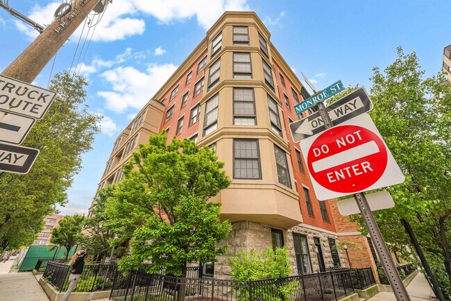 Building Photo - 830 Monroe St