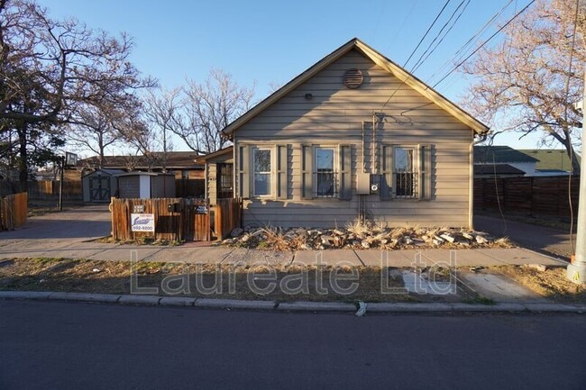 Building Photo - 2417 E 47th Ave