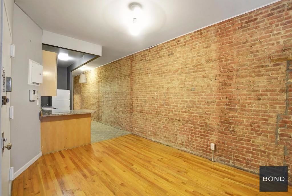 Primary Photo - 450 W 48th St