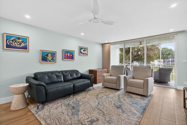 Foto del edificio - 3100 NE 48th Ct