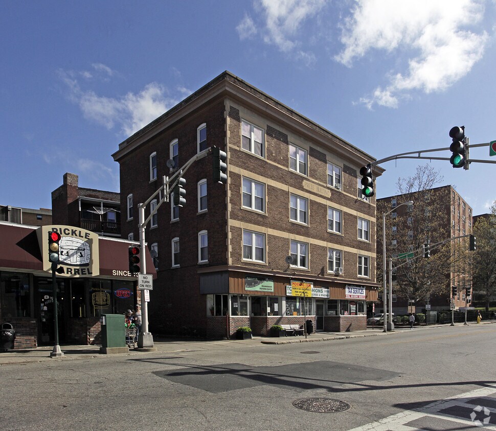 Building Photo - 295 Pleasant St