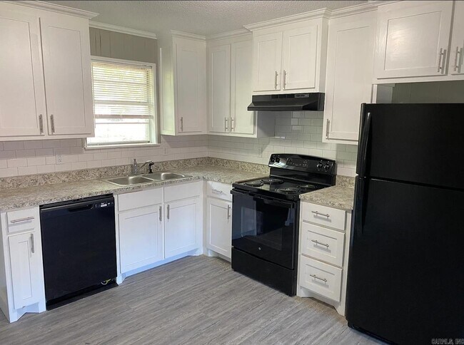 Building Photo - 1003 Wright Cir