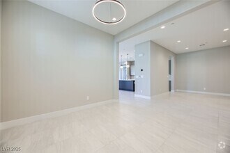 Building Photo - 840 Watford Pl