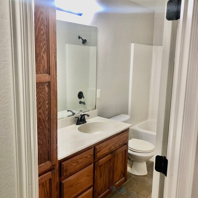 Foto del edificio - 233 Spring Creek Rd