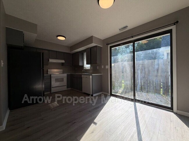 Building Photo - 4441 N 67th St