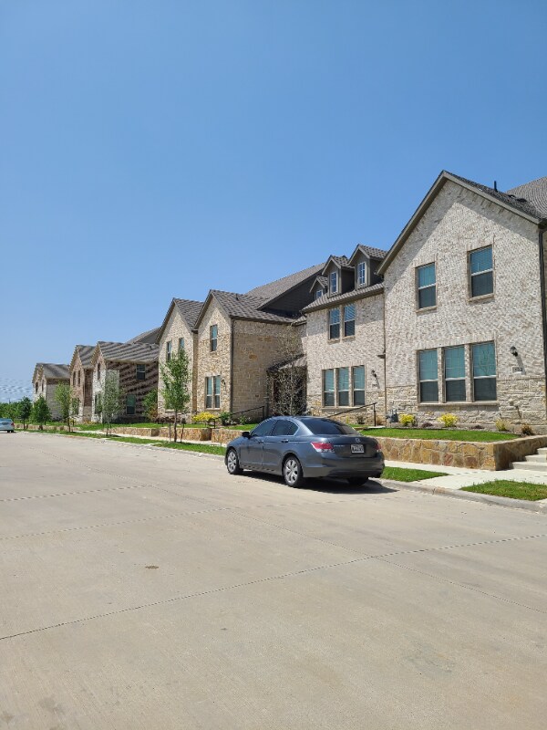 Building Photo - 6825 St Andrews Dr
