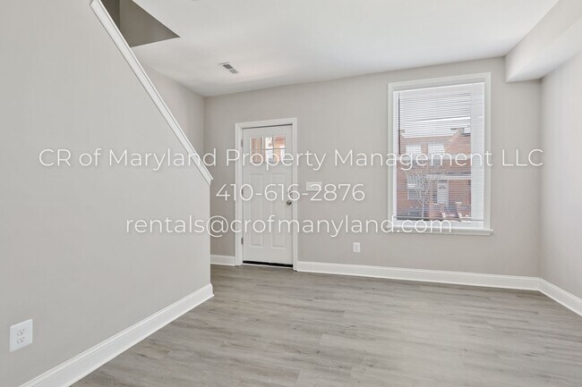 Building Photo - Don't miss out on this 3 bd!