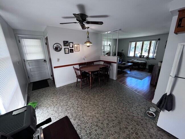 Foto del edificio - 443 Kelley Blvd