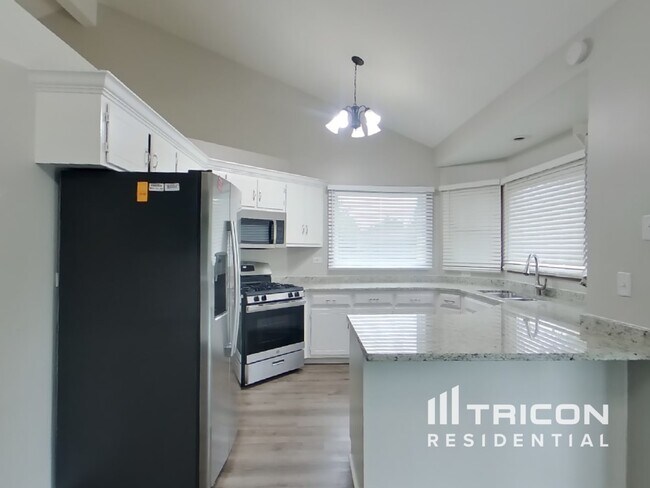 Foto del edificio - 1414 Lakewood Dr