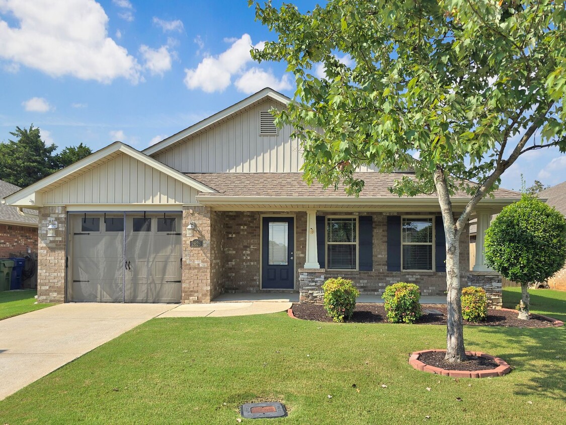 Primary Photo - Full Brick 3 Bedroom 2 Bath South Huntsville