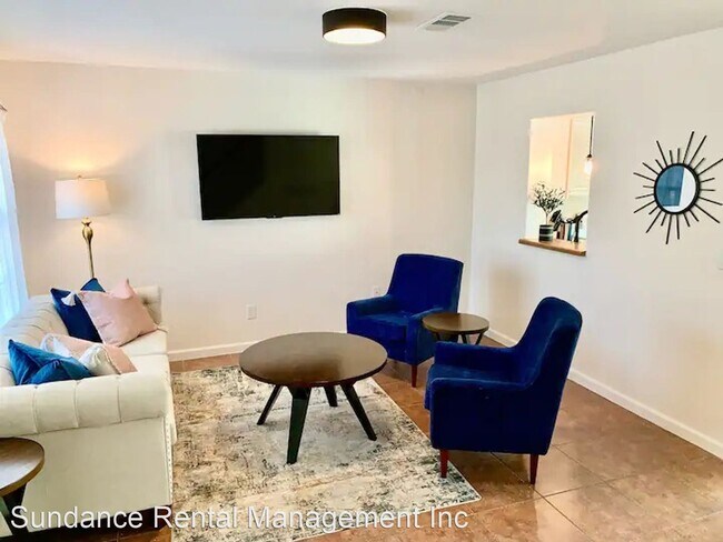 Building Photo - 2 br, 1.5 bath House - 208 First Street SE...