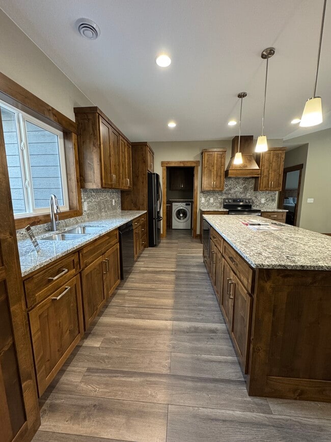 Granite and custom cabinetry - 11573 Forestview Dr