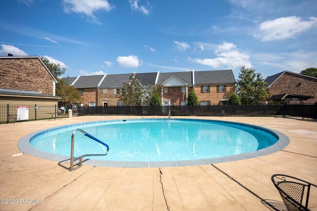 Building Photo - 1310 Dulles Dr