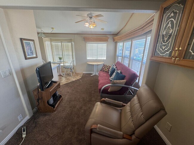 Foto del edificio - 2 Bed 2 Bath FURNISHED home! 55+ Age Restriction