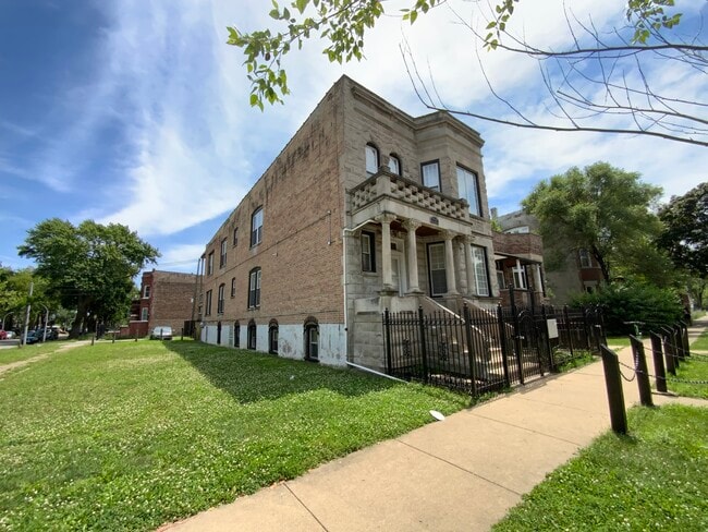 Building Photo - 803 S Karlov Ave