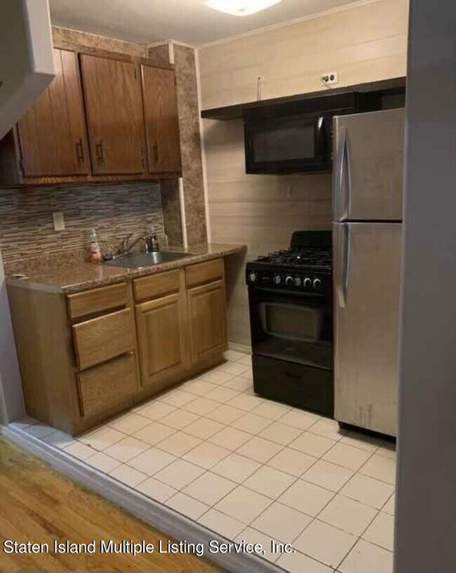 Building Photo - 140 Burke Ave