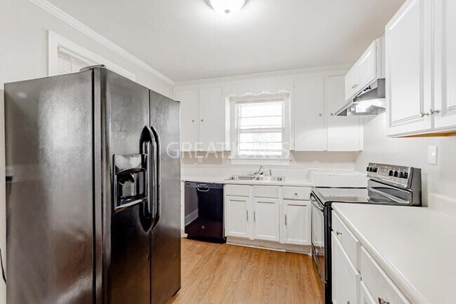 Building Photo - 5217 Spalding Ave