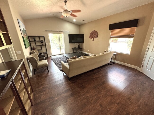 Building Photo - 400 Paradise Pky