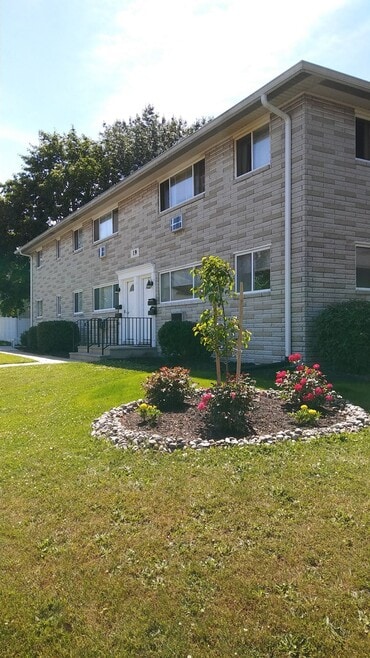 Building Photo - 132 S Main St