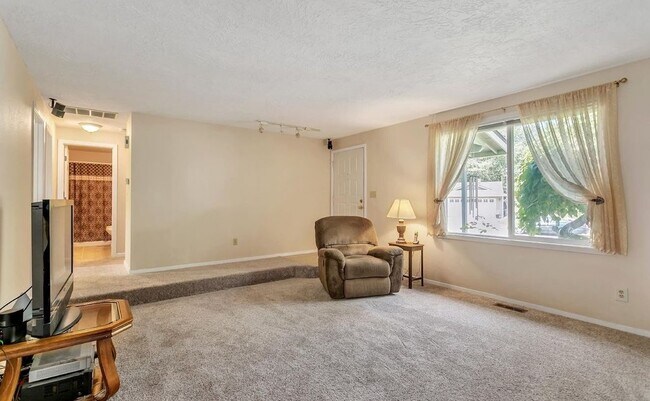 Foto del edificio - Charming Tualatin home on corner lot!