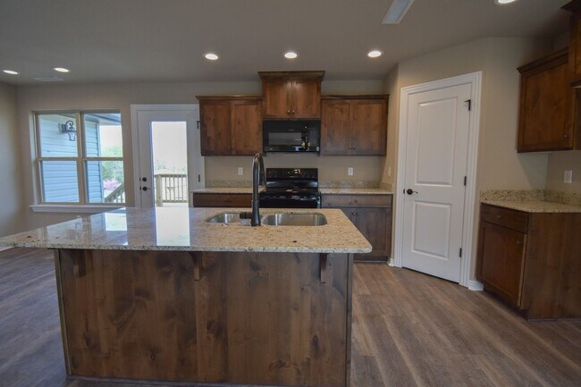 Building Photo - 3 Bedroom 2 Bathroom Home In Fayetteville Arkansas.