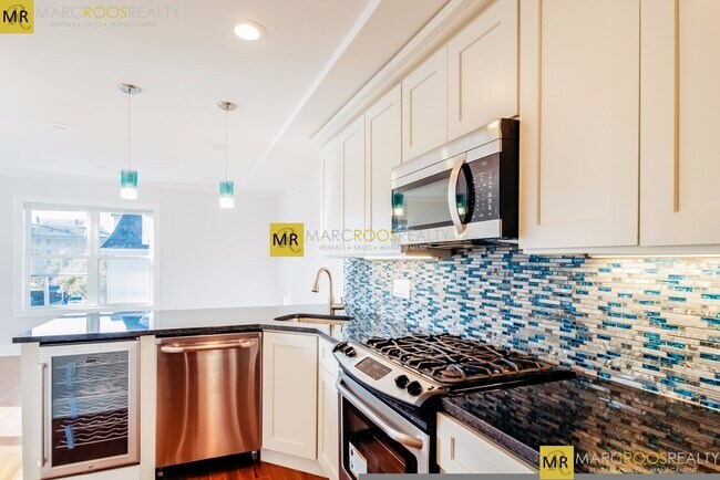 Building Photo - 230 Maverick St