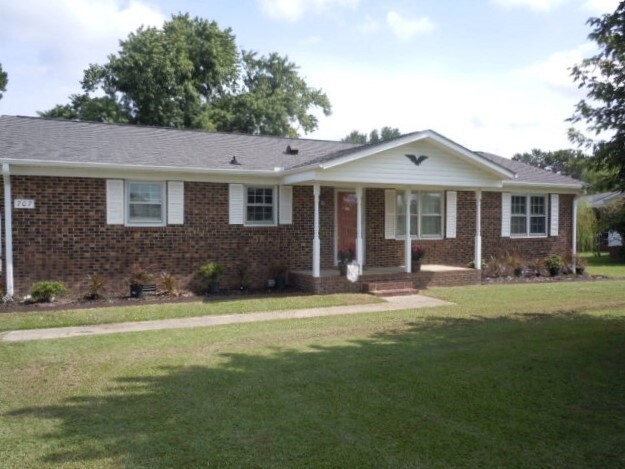 Primary Photo - 707 E New Hope Rd