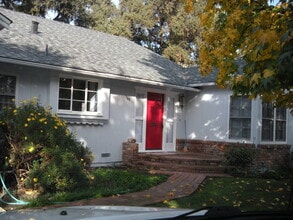 Building Photo - 1618 W College Ave