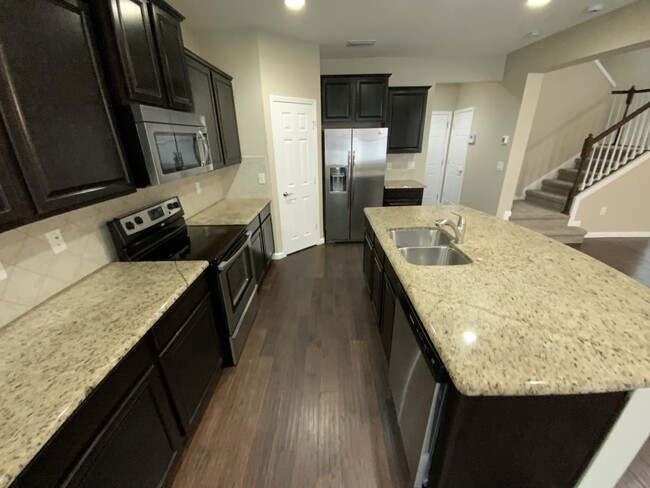 Building Photo - 543 Drysdale Dr