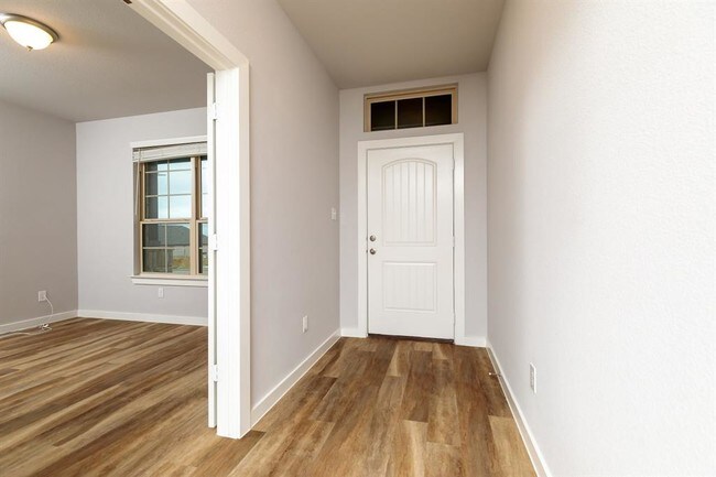 Foto del edificio - 14305 Tupper Trail