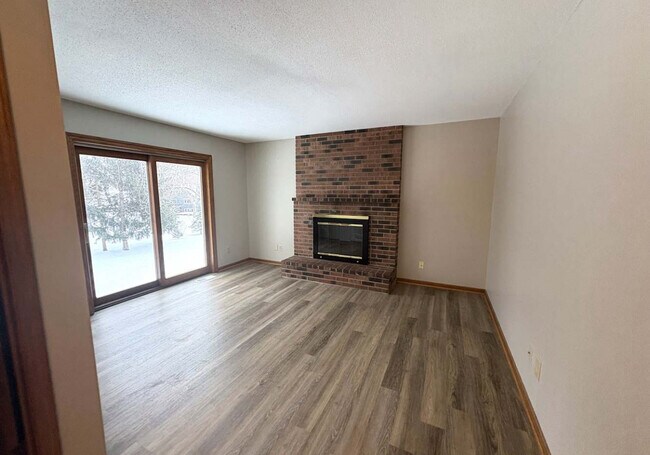 Foto del edificio - 7362 Paulsen Dr