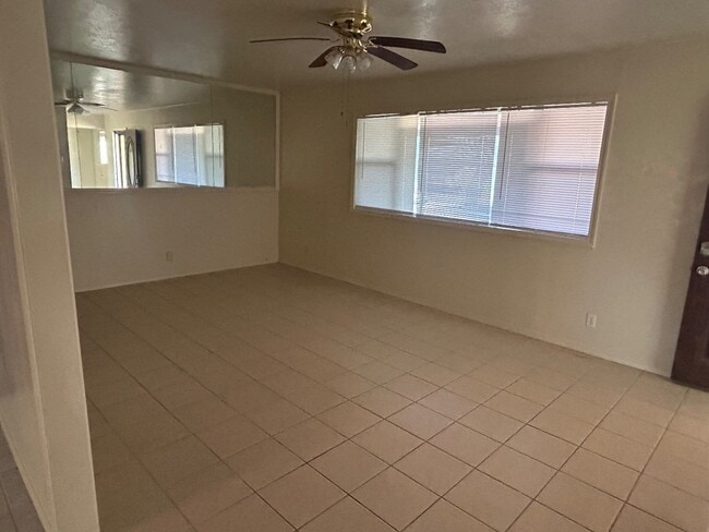 Foto del edificio - 302 S Everts St