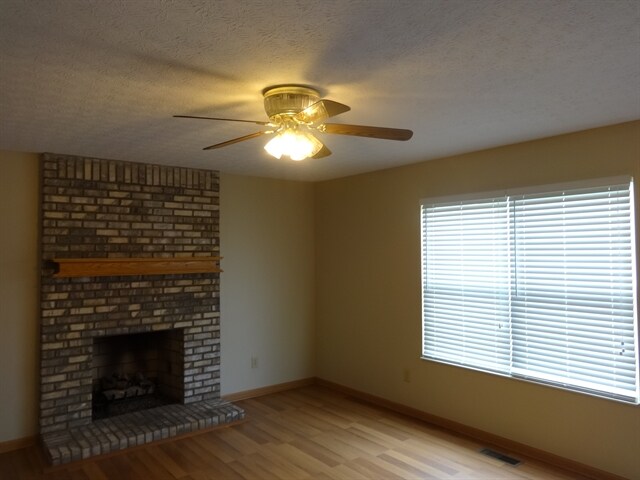 Fotografía del edificio - 5635 Tarben Woods Ct