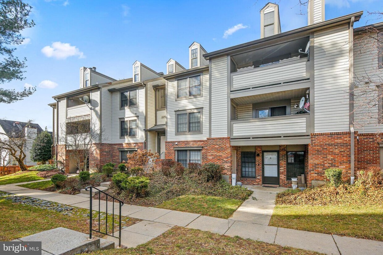 18708 Caledonia Ct Unit F, Germantown, MD 20874 Room for Rent in