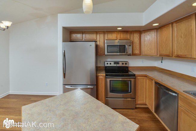 Building Photo - 3917 San Roberto Ave