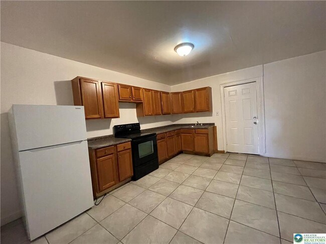 Foto del edificio - 636 Ridge Ave