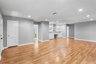 Building Photo - 302 S Hardie St