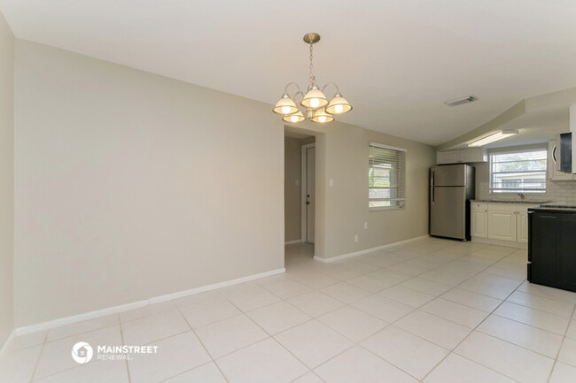 Building Photo - 3136 Holiday Lake Dr