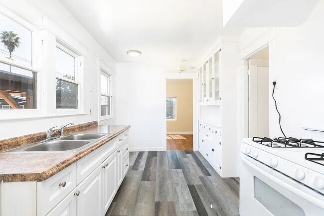 Foto del edificio - 2325 W 36th St