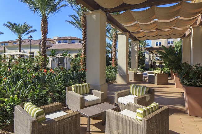 Amalfi Apartment Homes Tustin Ca Apartments Com