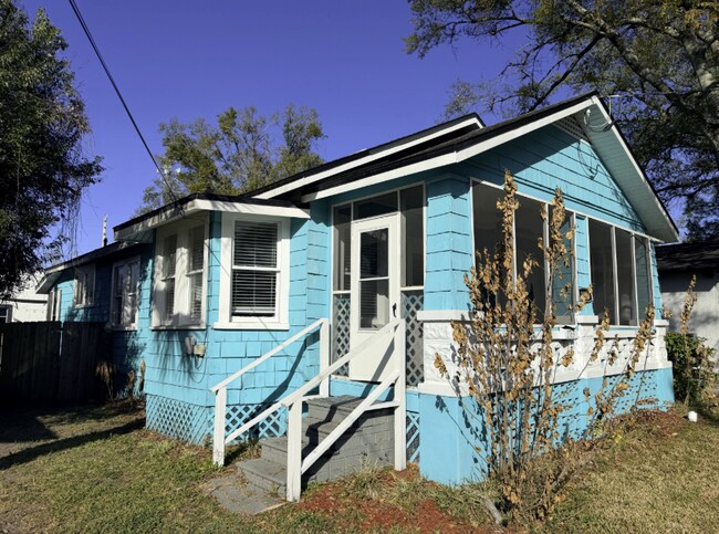 Foto del edificio - 1763 Landon Ave