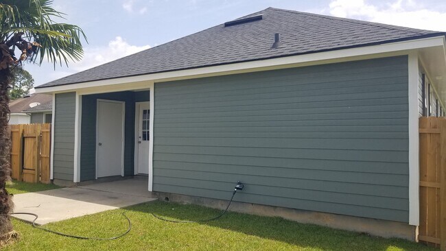 Foto del edificio - 3 Bedroom/2 Bath Home in N Lowndes