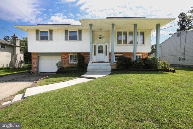 Building Photo - 15 Knollwood Dr