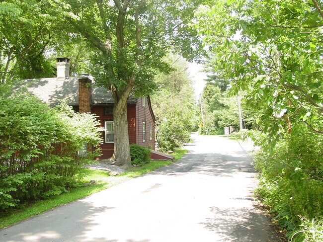 Approaching House View Looking North - 48 Crescent Rd