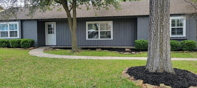 Building Photo - 207 Shenandoah Dr