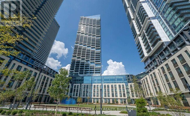 Photo du bâtiment - 1000 Portage Pkwy