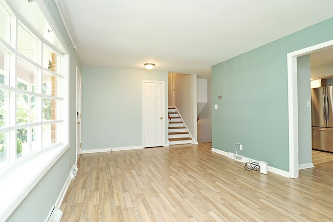 Building Photo - Convenient to Rt 29 & The Shops at Stonefield